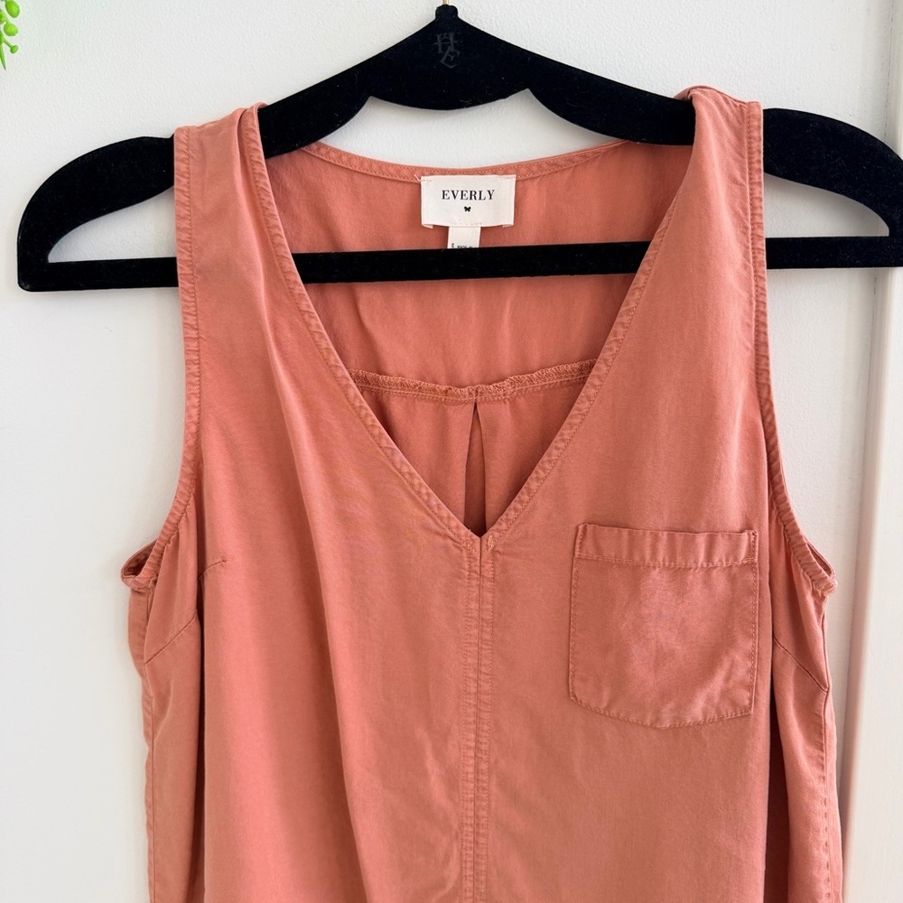 Everly Esther Pocket Tank Muted Terracotta V-neck Tank Top Women's Size Small - Picture 3 of 10